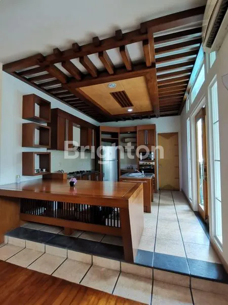 image RUMAH MEWAH EKSKLUSIF DI MENTENG, JAKARTA PUSAT – LOKASI PRESTISIUS, DESAIN ELEGAN, FASILITAS LENGKAP  (5)