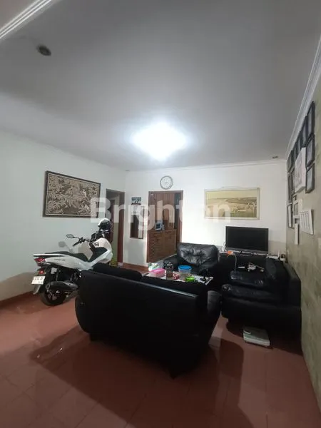 image RUMAH CANTIK 2 LANTAI SEMI-FURNISHED DI MARGAHAYU PERMAI BANDUNG (4)