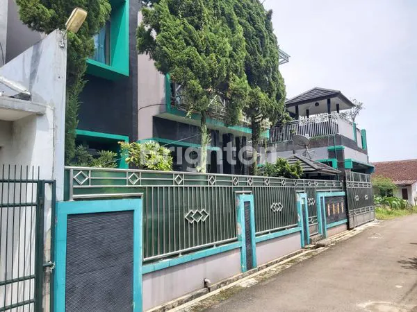 image RUMAH MEWAH 3 LANTAI FULL FURNISH DI KAWASAN ELITE BUBULAK BOGOR (3)