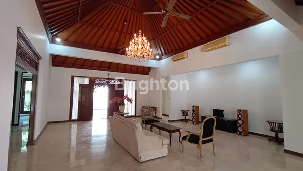 VILLA GIANYAR BALI, 20MENIT KE UBUD, 15MENIT KE ICON BALI, 20MENIT KE MALL LIVING WORD