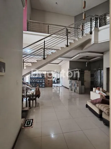 image RUMAH MOJOARUM 2 LANTAI SIAP HUNI (3)