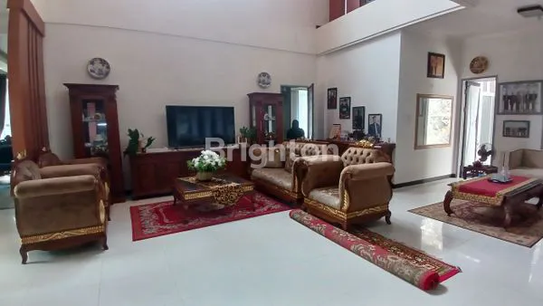 image DISEWAKAN RUMAH CANTIK FULLFURNISH TENGAH KOTA BERNUANSA MINIMALIS LOKASI DALAM PERUMAHAN BALIKPAPAN BARU AMAN NYAMAN HARGA NEGO (5)