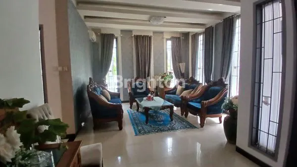 image DISEWAKAN RUMAH CANTIK FULLFURNISH TENGAH KOTA BERNUANSA MINIMALIS LOKASI DALAM PERUMAHAN BALIKPAPAN BARU AMAN NYAMAN HARGA NEGO (4)