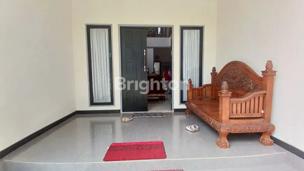 image DISEWAKAN RUMAH CANTIK FULLFURNISH TENGAH KOTA BERNUANSA MINIMALIS LOKASI DALAM PERUMAHAN BALIKPAPAN BARU AMAN NYAMAN HARGA NEGO (2)