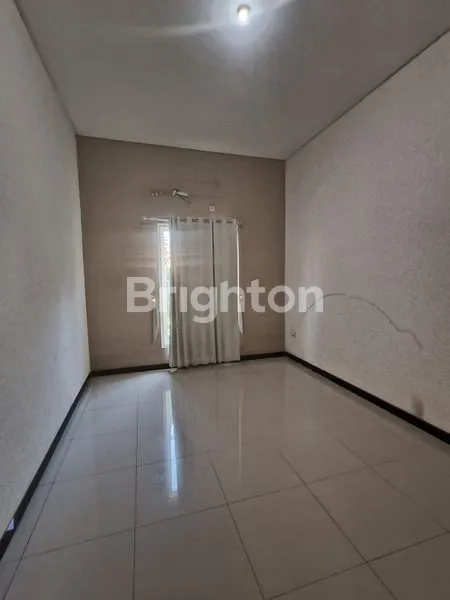 image RUMAH MOJOARUM 2 LANTAI SIAP HUNI (4)