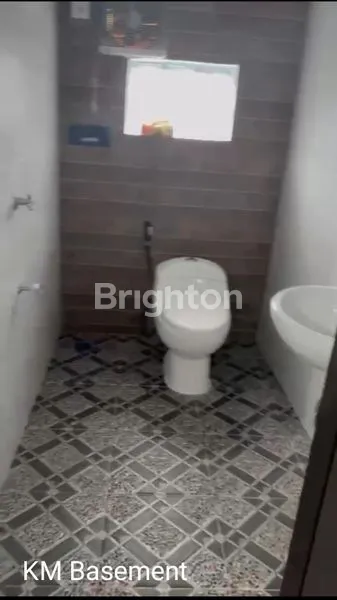 image RUKO DIJUAL DUA LANTAI LOKASI STRATEGIS UNTUK BISNIS (3)