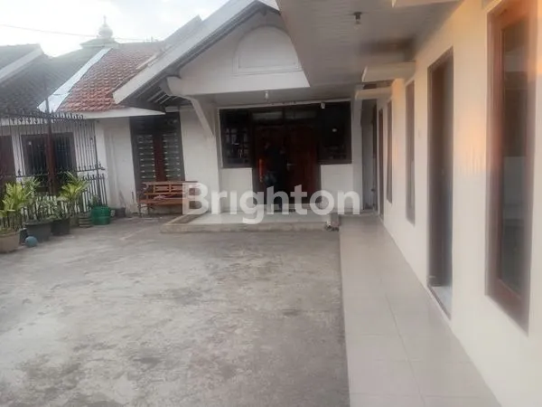 image RUMAH COCOK UNTUK KANTOR, MESS KARYAWAN DI JALAN KOLONEL SUGIYONO NGEMPLAK SOLO. (1)