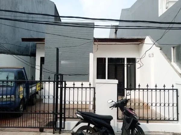 image DI JUAL CEPAT RUMAH TUA 1 LANTAI, LAYAK HUNI DI KOMPLEK WALIKOTA BELAKANG KANTOR CAMAT KELAPA GADING.  (1)