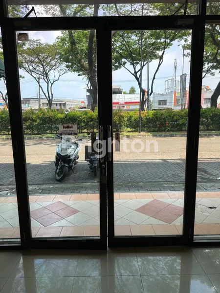 image RUKO 3 LANTAI STRATEGIS BSD – HADAP JALAN RAYA UTAMA, SHM, SIAP PAKAI  (4)