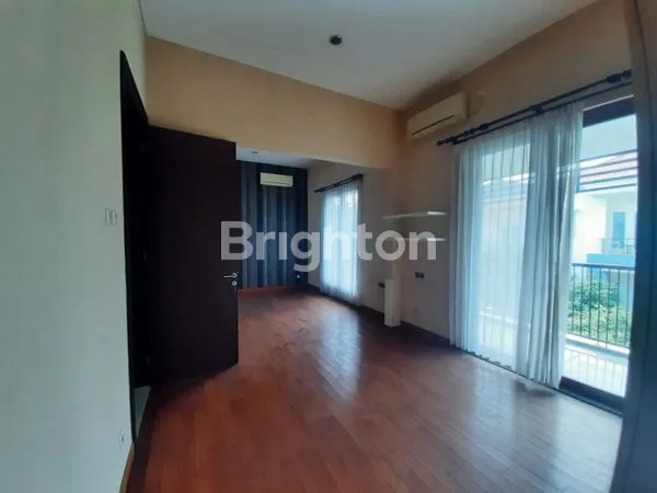 image RUMAH MEWAH 2 LANTAI SIAP HUNI AREA PAKUWON CITY (3)