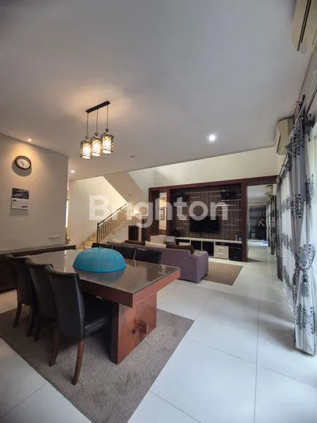 image RUMAH MEWAH 2 LANTAI NORTH EMERALD MANSION - HOOK SIAP HUNI (7)