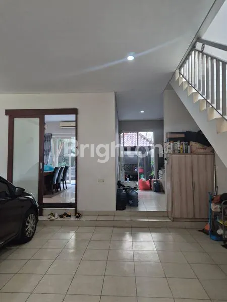 image RUMAH MEWAH 2 LANTAI NORTH EMERALD MANSION - HOOK SIAP HUNI (4)