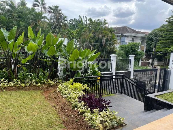 image RUMAH SIAP HUNI DI PONDOK INDAH - LOKASI PREMIUM HALAMAN LUAS , KOLAM RENANG PRIBADI (2)