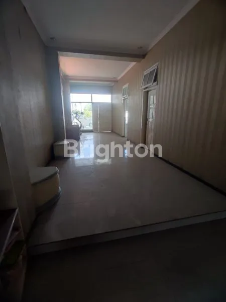 DISEWAKAN RUKO 3 LANTAI DI DAERAH NGUNUT, LOKASI STRATEGIS DAN COCOK BUAT RUMAH TANGGA MAUPUN USAHA.