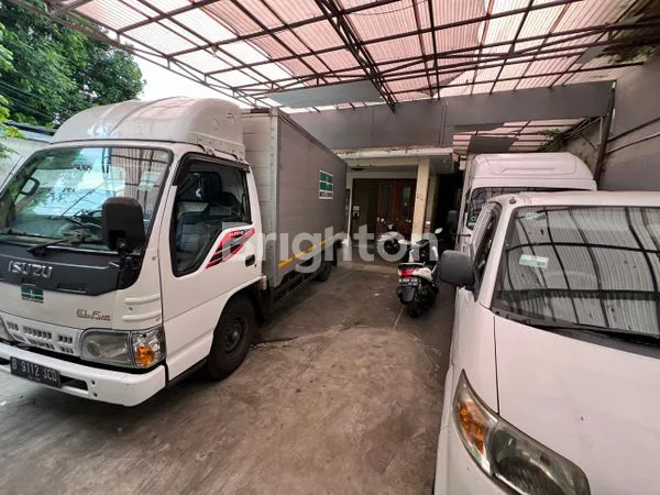 image RUMAH LUAS 8 KAMAR DI PONDOK LABU – STRATEGIS DEKAT RS, MALL & MRT (8)