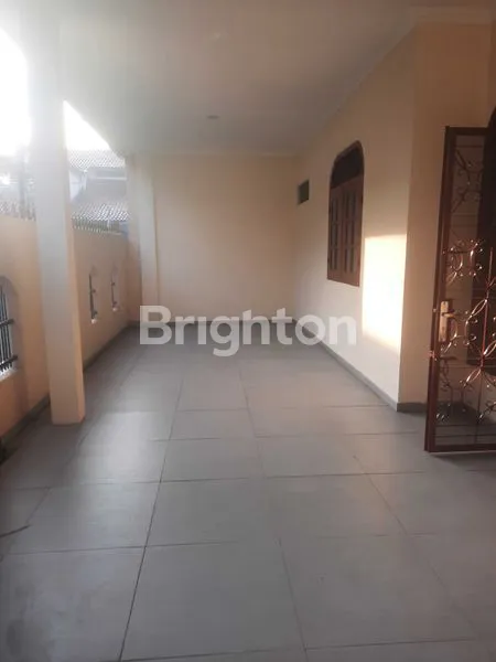 image RUMAH DENGAN 5 KAMAR (2)