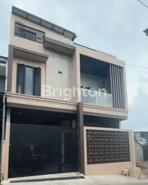 image RUMAH MEWAH 3 LANTAI DI SENDANGMULYO TEMBALANG (1)