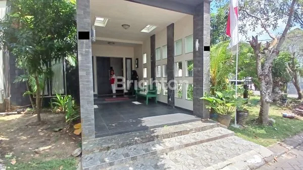 image DISEWAKAN RUMAH CANTIK FULLFURNISH TENGAH KOTA BERNUANSA MINIMALIS LOKASI DALAM PERUMAHAN BALIKPAPAN BARU AMAN NYAMAN HARGA NEGO (1)