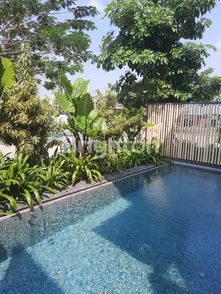 image HUNIAN MINIMALIS 2 LANTAI DEKAT PAKUWON MALL, PERUMAHAN AMEGA WEST PARC ,DISTRICT ONE, SIGNATURE WITH POOL (2)