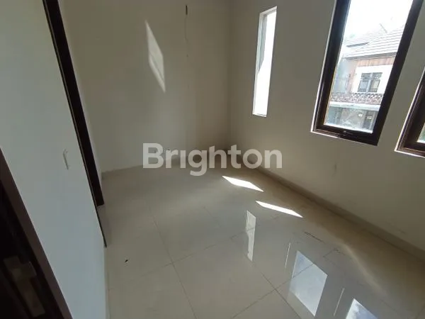 image RUMAH 2 LANTAI SIAP HUNI REGENT TOWN BSD (7)