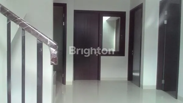 image RUMAH 2 LANTAI SIAP HUNI REGENT TOWN BSD (8)