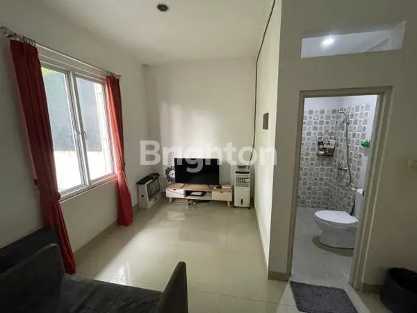 image RUMAH 2 LANTAI LOKASI STRATEGIS DI CIPUTAT (3)