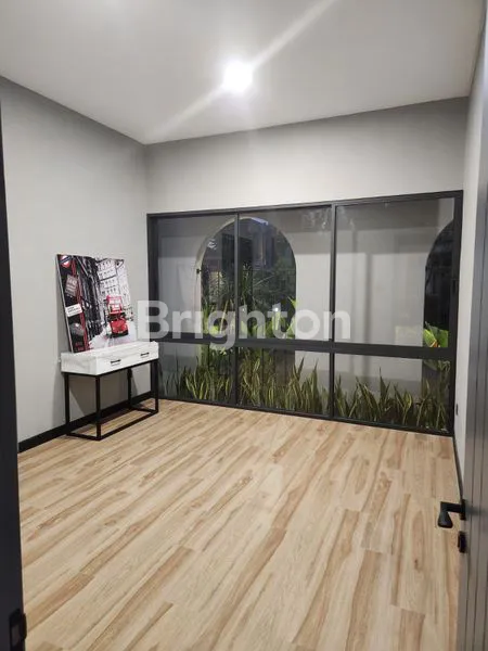 image RUMAH MEWAH 3 LANTAI DI THE GREEN BSD LINGKUNGAN ASRI DAN TEDUH (2)