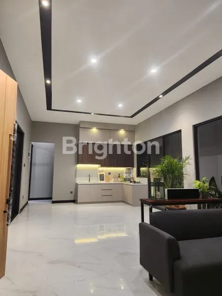 image RUMAH MEWAH 3 LANTAI DI THE GREEN BSD LINGKUNGAN ASRI DAN TEDUH (6)