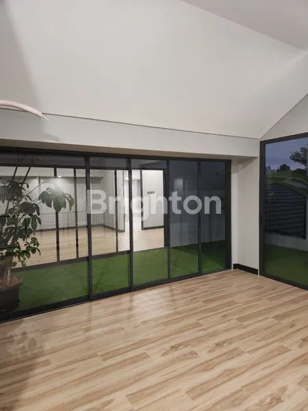 image RUMAH MEWAH 3 LANTAI DI THE GREEN BSD LINGKUNGAN ASRI DAN TEDUH (8)