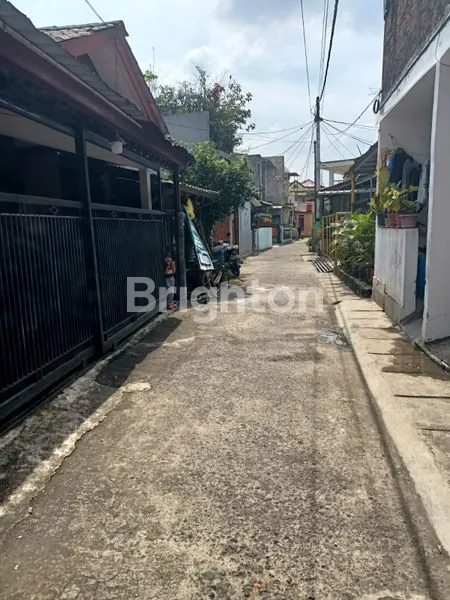 image RUMAH KLASIK 2 LANTAI DEKAT TOL CIJAGO & STASIUN UI CIMANGGIS (2)