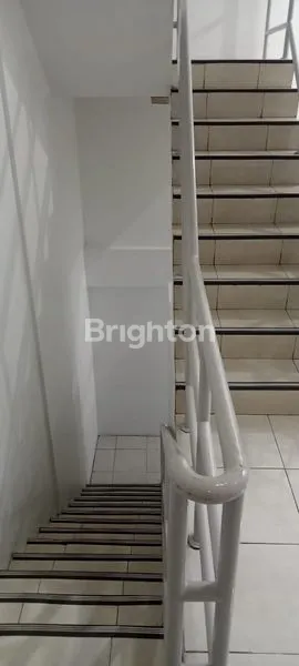 image RUKO 4 LANTAI STRATEGIS DI TENDEAN SQUARE SIAP PAKAI (3)