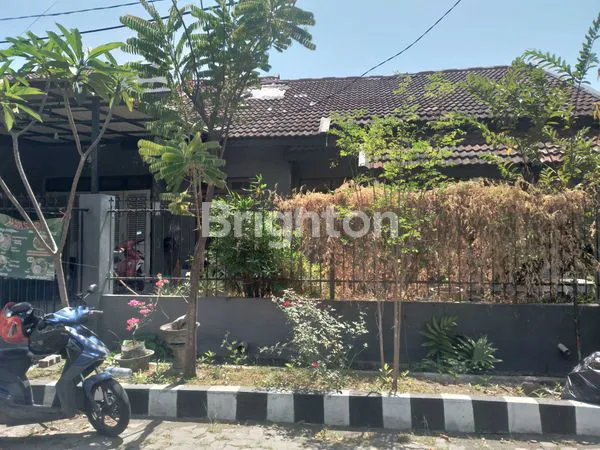 RUMAH MEWAH 1 1/2LANTAI STRATEGIS DEKAT UNESA DAN ROYAL PLAZA KETINTANG