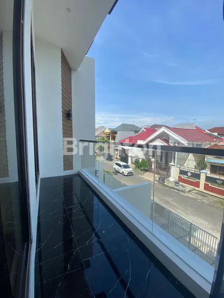 image RUMAH BARU MEWAH MODERN DI BARUK TENGAH DEKAT MERR / RUNGKUT / TENGGILIS SURABAYA (7)