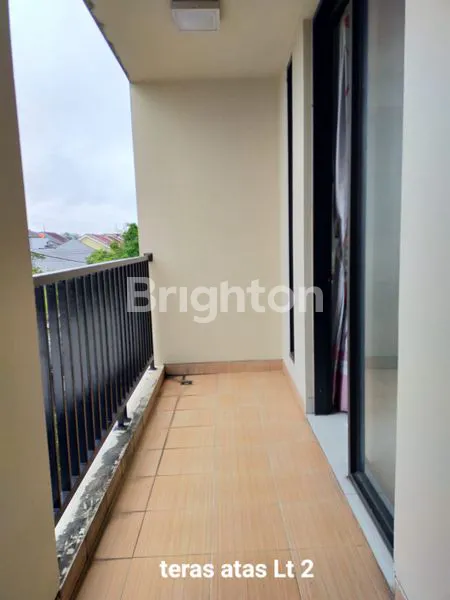 image RUMAH MEWAH 2 LANTAI DI PELEPAH KUNING, GADING SERPONG (8)