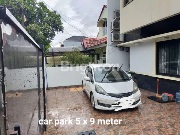 image RUMAH MEWAH 2 LANTAI DI PELEPAH KUNING, GADING SERPONG (1)