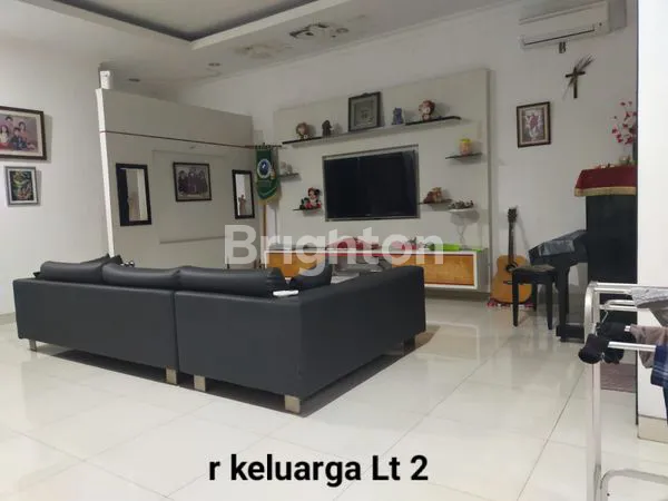 image RUMAH MEWAH 2 LANTAI DI PELEPAH KUNING, GADING SERPONG (5)