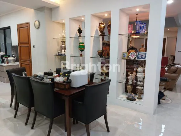 image RUMAH MEWAH DAN ELEGANT DIJUAL 2 LANTAI (8)