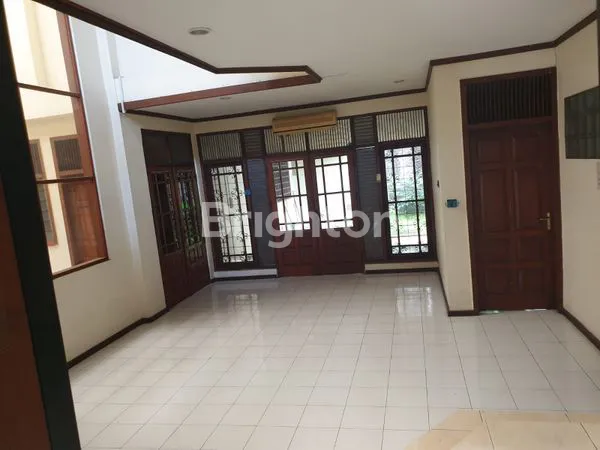 image RUMAH MEWAH KAWASAN LEBAK BULUS (4)