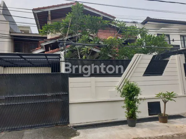 image RUMAH MEWAH KAWASAN LEBAK BULUS (1)