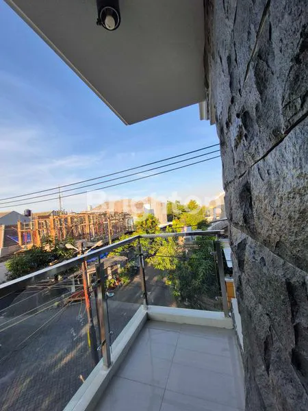 image BARU GRESS RUMAH 2 LANTAI HOOK MODERN MINIMALIS DEKAT RAYA MULYOSARI ITS RS UNAIR PAKUWON CITY KENJERAN (8)