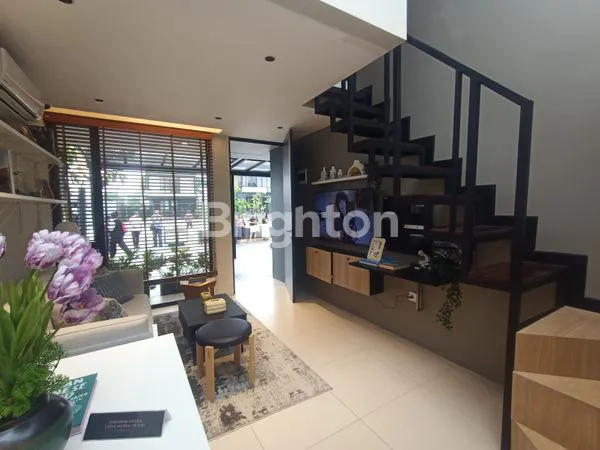 image NAIK LEVEL...DARIPADA NGEKOS, PARK SERPONG,RUMAH COMPACT MODERN 2 LANTAI (4)