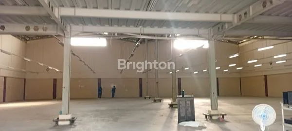 image GUDANG DI LOKASI STRATEGIS NYA SENTUL (4)