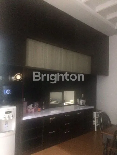 image RUMAH MEWAH 2 LANTAI FULL FURNISH DI BARUK UTARA, DEKAT MERR (2)