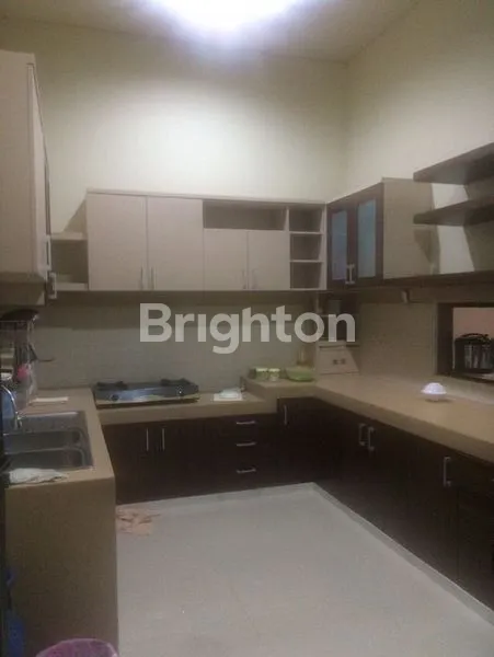 image RUMAH MEWAH 2 LANTAI FULL FURNISH DI BARUK UTARA, DEKAT MERR (3)