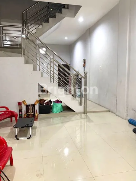 image JUAL CEPAT BUTUH DANA  RUMAH TOWNHOUSE SIAP HUNI  JALAN BESAR BRIDJEND KATAMSO (MASUK KOMPLEK) (3)