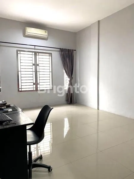 image JUAL CEPAT BUTUH DANA  RUMAH TOWNHOUSE SIAP HUNI  JALAN BESAR BRIDJEND KATAMSO (MASUK KOMPLEK) (7)
