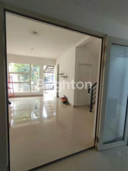 image RUMAH 2 LANTAI STRATEGIS 5 MENIT KE STASIUN CISAUK & BSD CITY (1)