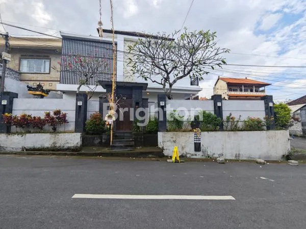 image DIJUAL RUMAH SEMI VILLA MODERN DI PADANGSAMBEAN, PENAMPARAN (1)