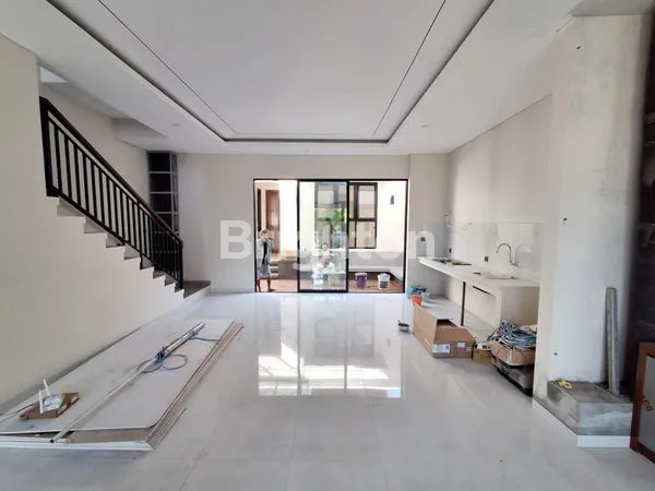 image RUMAH MODERN TROPIS 3+1 KT FULL FURNISH DI RENON - AREA PREMIUM (6)