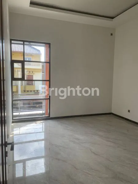 image RUMAH MEWAH SIAP HUNI 2 LANTAI DEKAT DENGAN KAMPUS BINUS MALANG  (7)